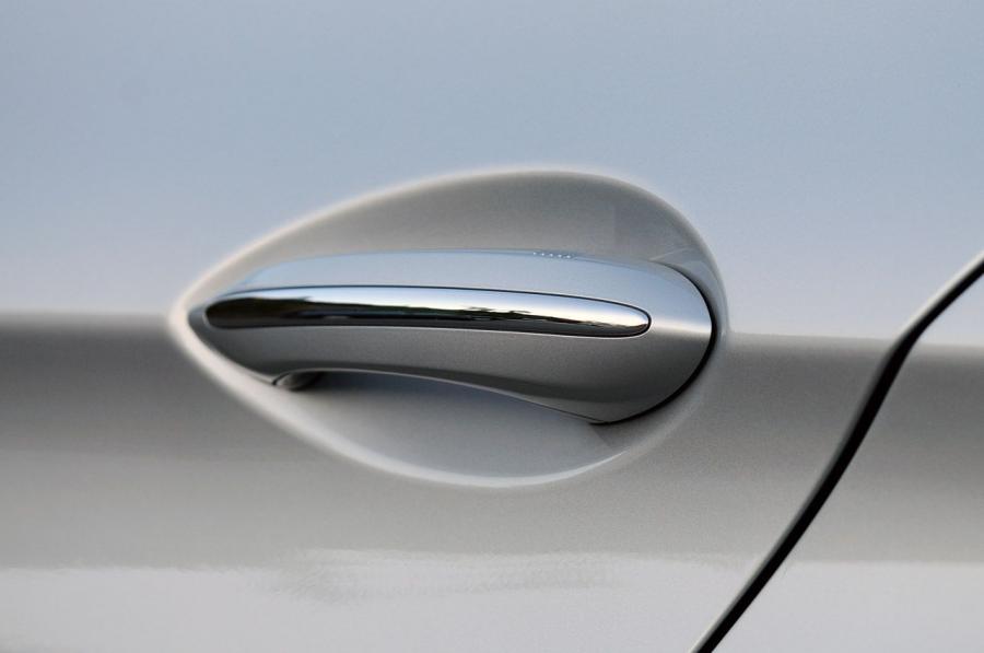  BMW 550i 2011 года  (фото 38 из 51)